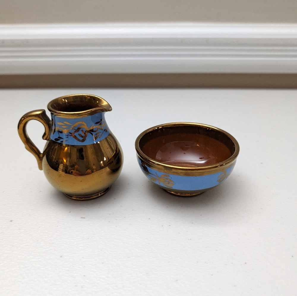 Vintage creamer and sugar bowl. Gibson's of England.